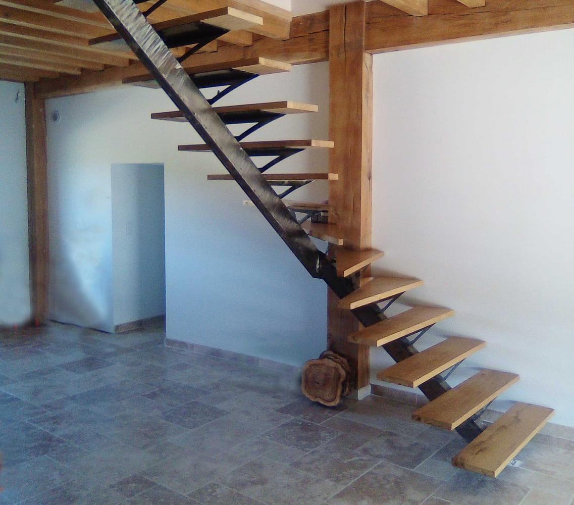 escalier-acier-bois-limon-central