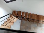 Escalier-limon-central-marche-bois-massif-sur-mesure-Landorthe-31---C